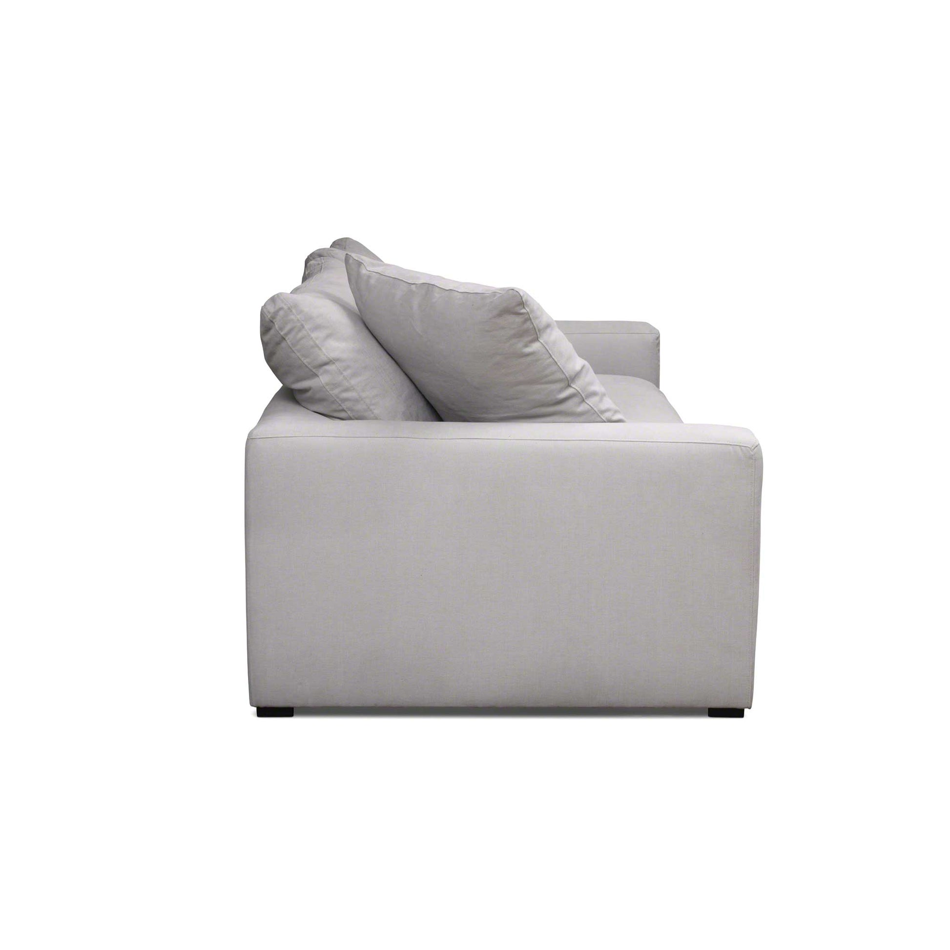 Pösig, snygg och jätteskön 4-sits soffa med avtagbara sitt- och ryggplymåer.